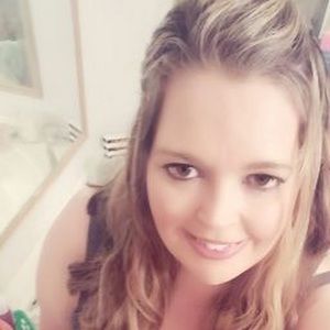 Meet your Posher, Joelle